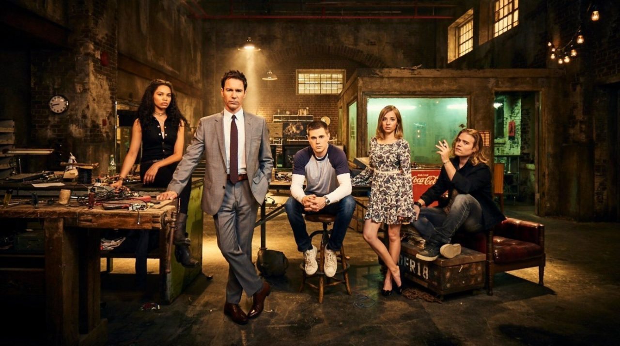 Travelers: Netflix conferma la stagione 2 della serie tv con Eric McCormack