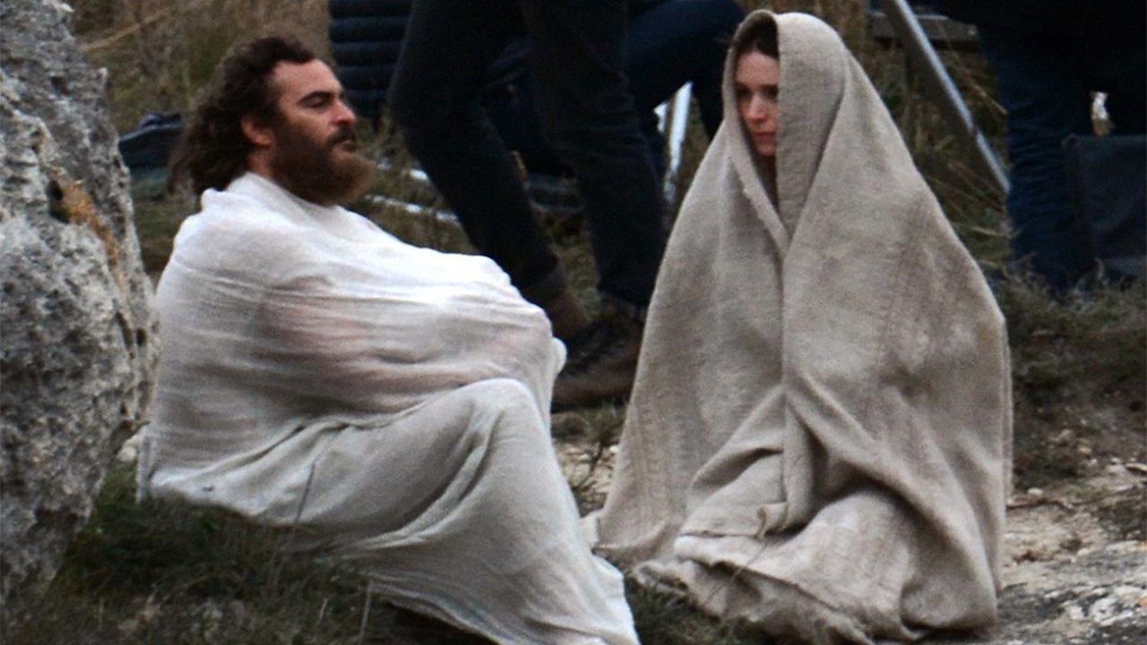 Joaquin Phoenix e Rooney Mara protagonisti nelle prime foto di Mary Magdalene