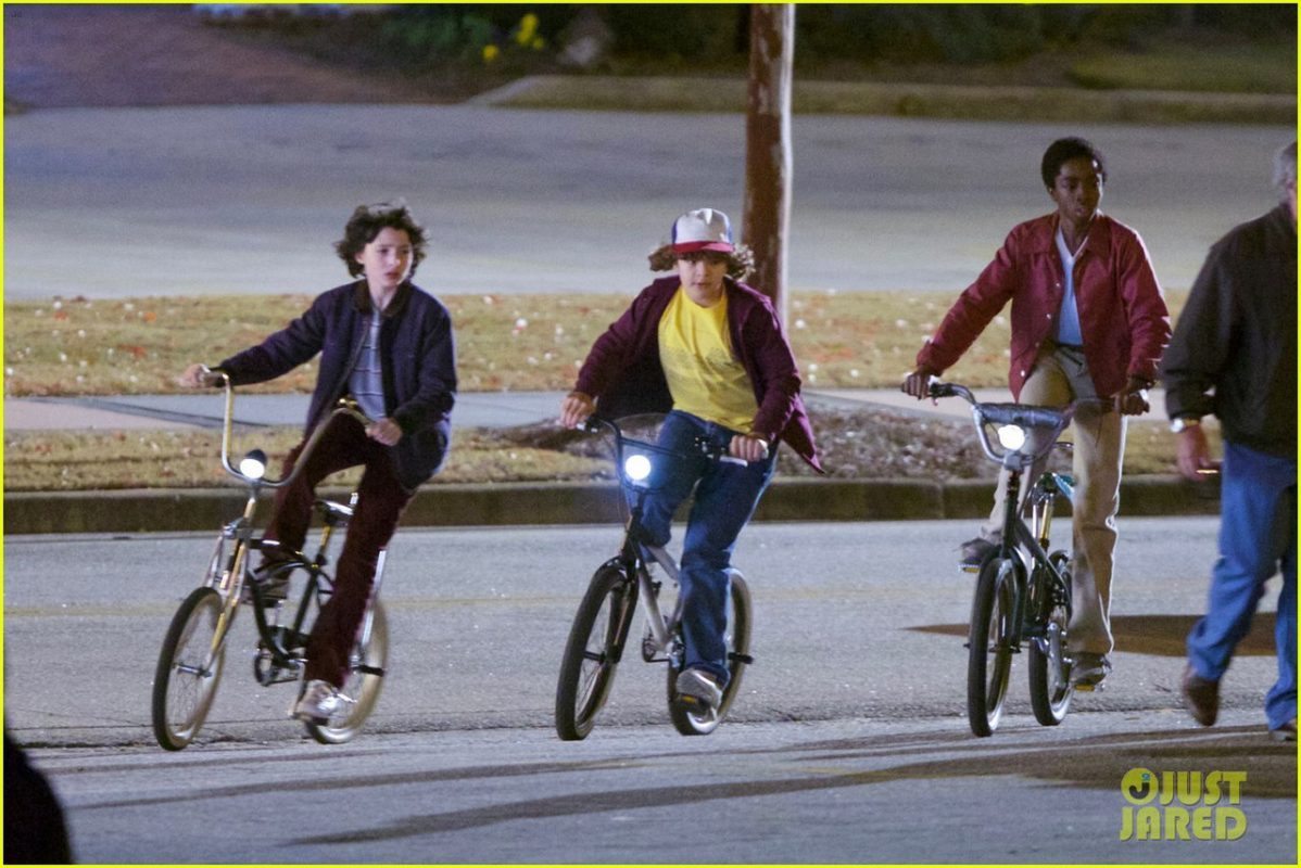 Stranger Things 2 – il cast della serie Netflix nelle prime foto e video dal set