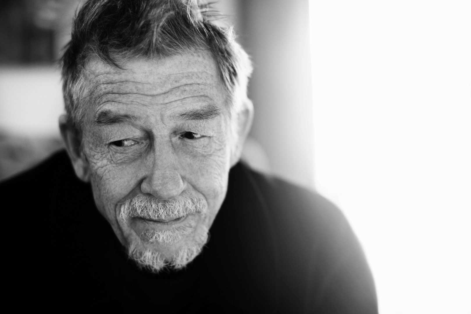 Addio a John Hurt – Ci lascia a 77 anni l’attore di The Elephant Man e Fuga di Mezzanotte