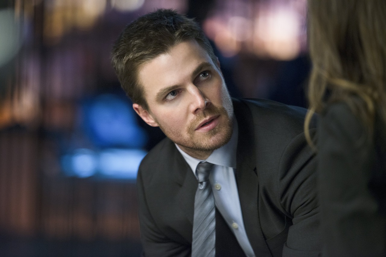 Stephen Amell su Arrow 5: “Oliver si prenderà una pausa dal costume”