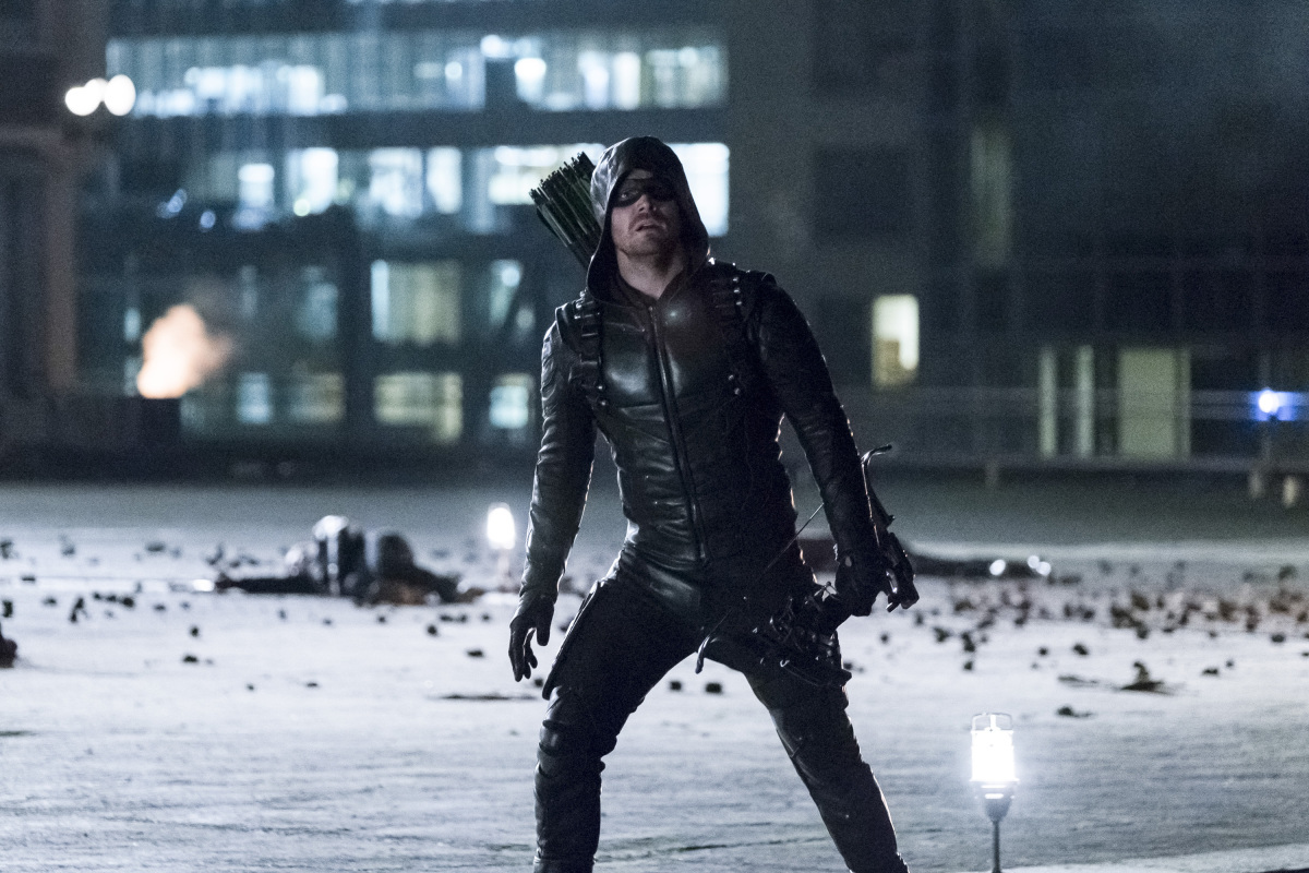 Arrow 5×17 – Rilasciata nuova clip dell’episodio intitolato “Kapiushon”