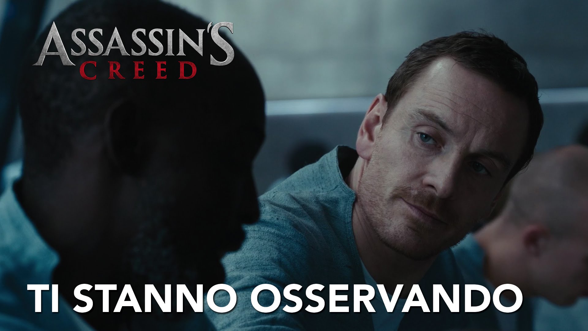 Assassin’s Creed: Michael Fassbender si sente osservato nella nuova clip