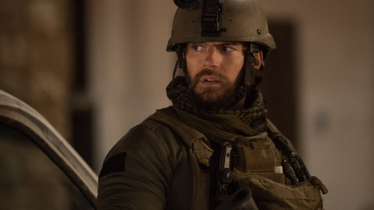 Sand Castle: Nicholas Hoult e Henry Cavill nelle prime foto del film