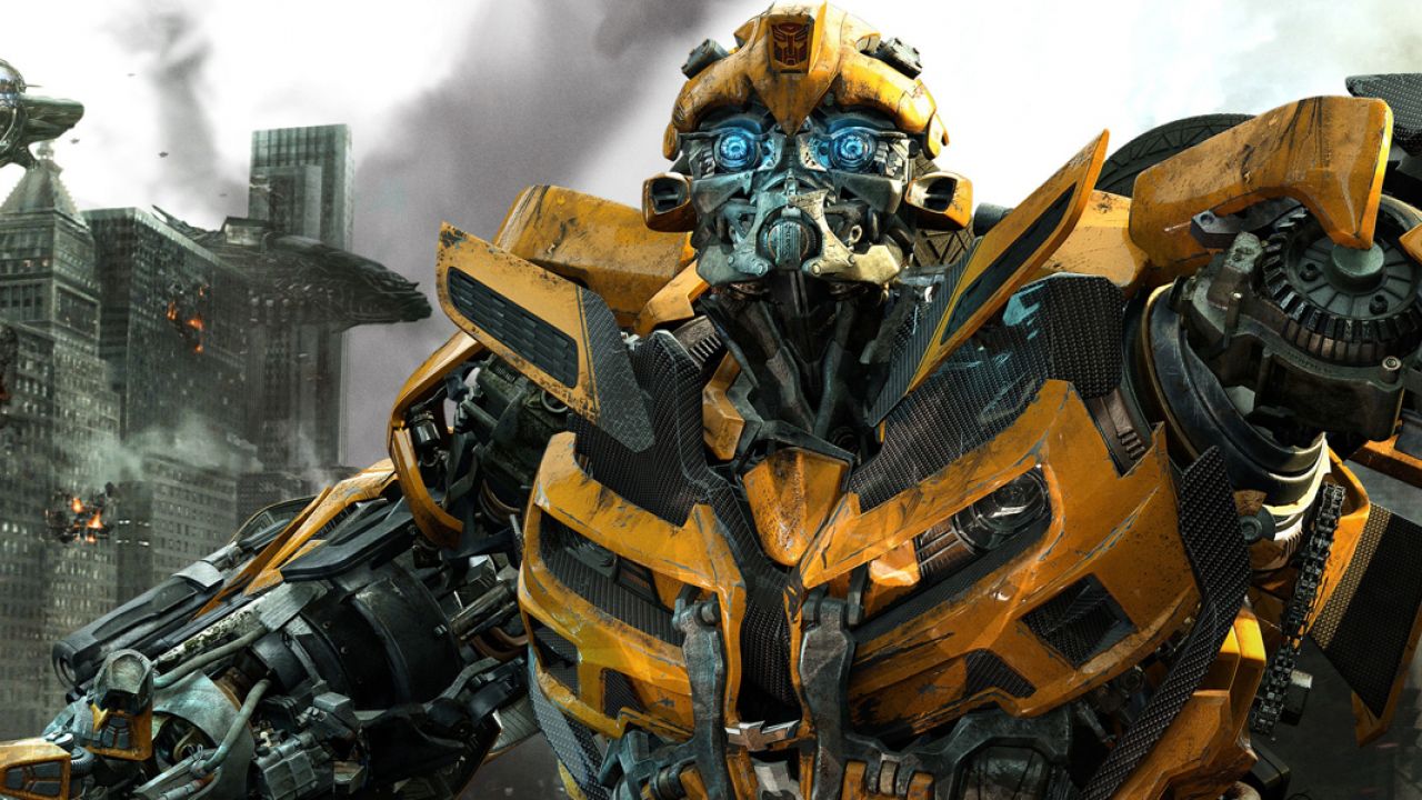 Transformers: L’Ultimo Cavaliere – Bumblebee va in guerra in una nuova foto dal film