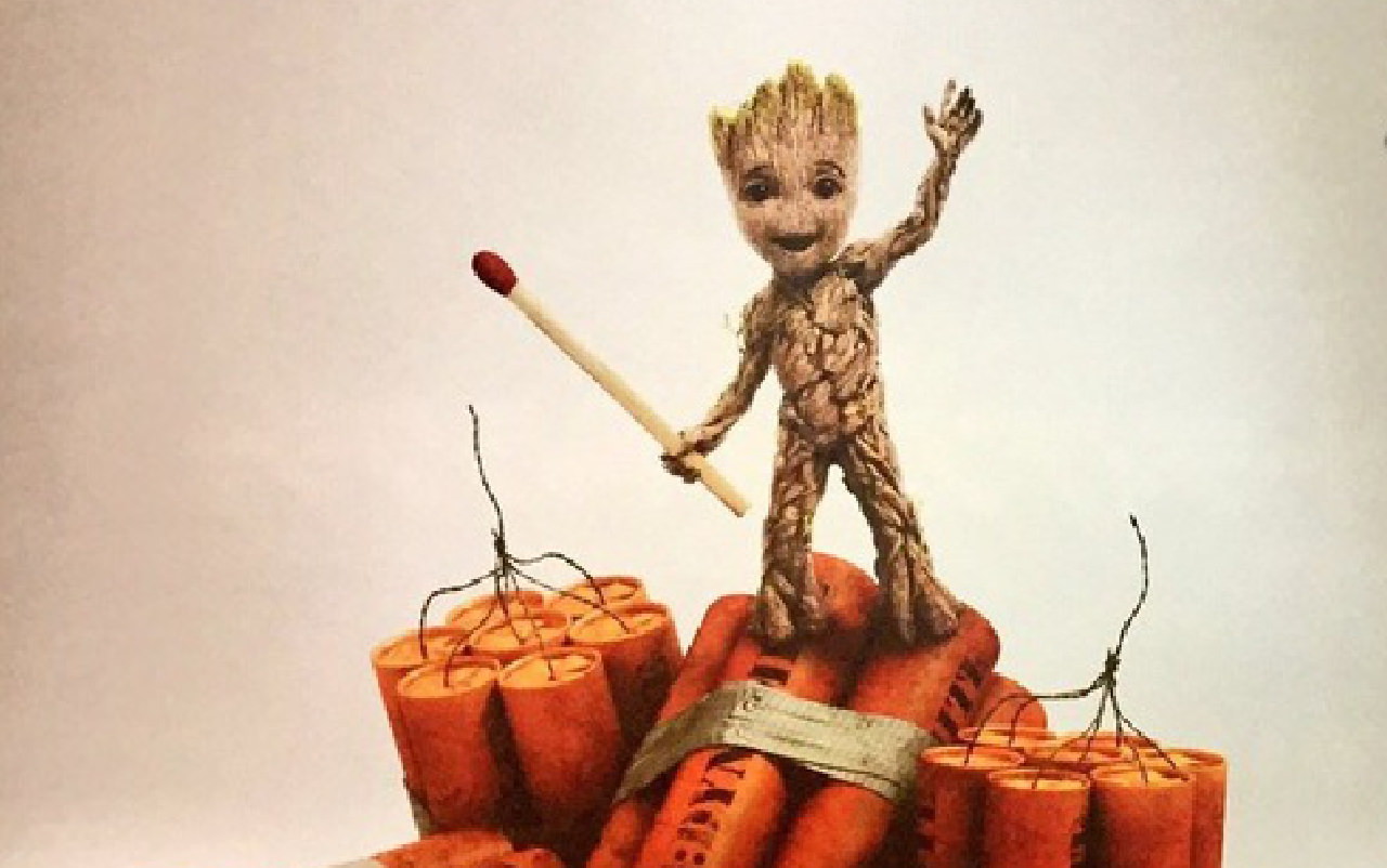 Baby Groot scherza con il fuoco nel poster di Guardiani della Galassia Vol. 2