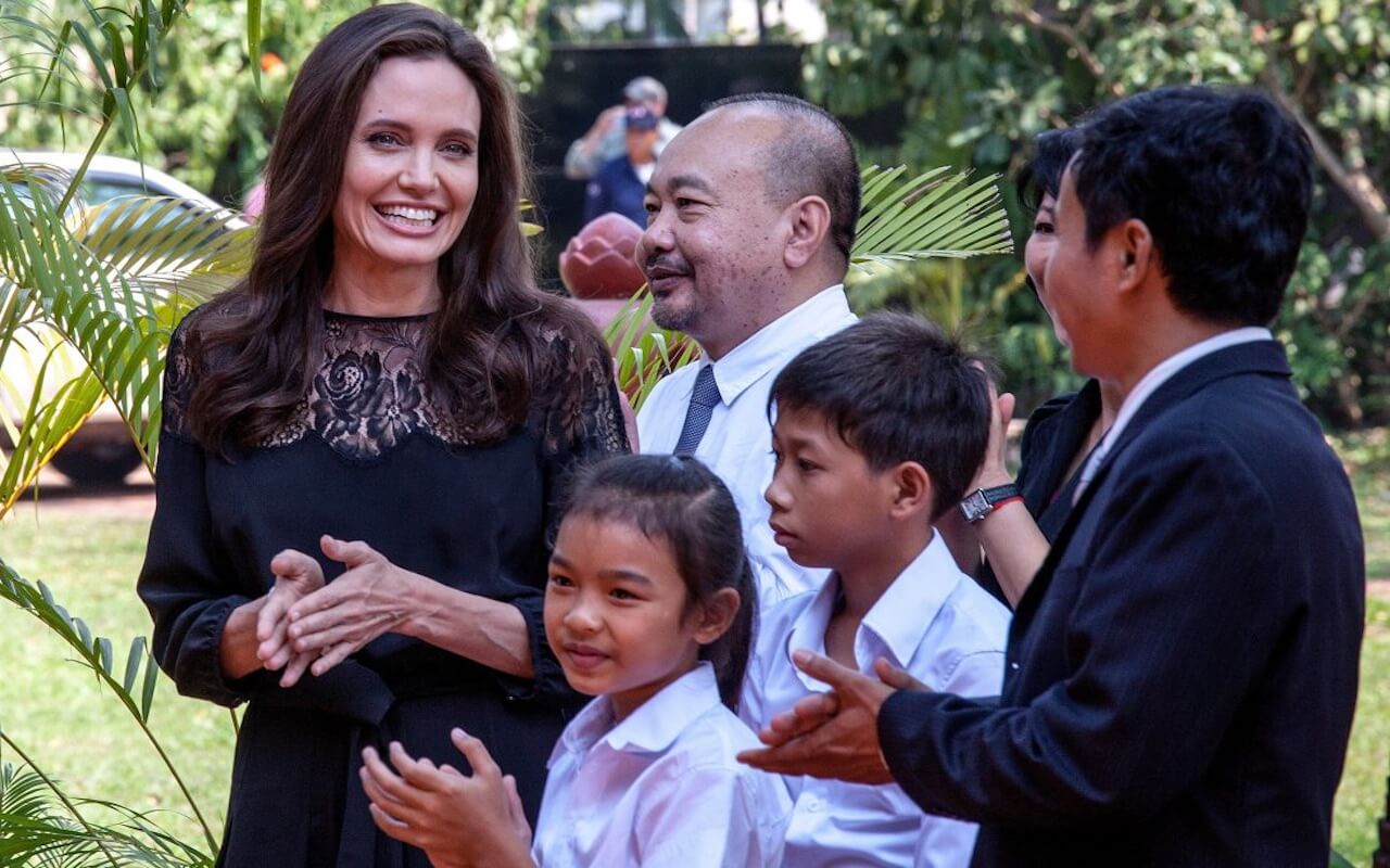 First they killed my father: le foto della première cambogiana del film di Angelina Jolie