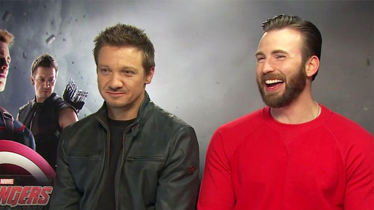 Chris Evans e Jeremy Renner allo stadio durante il Super Bowl