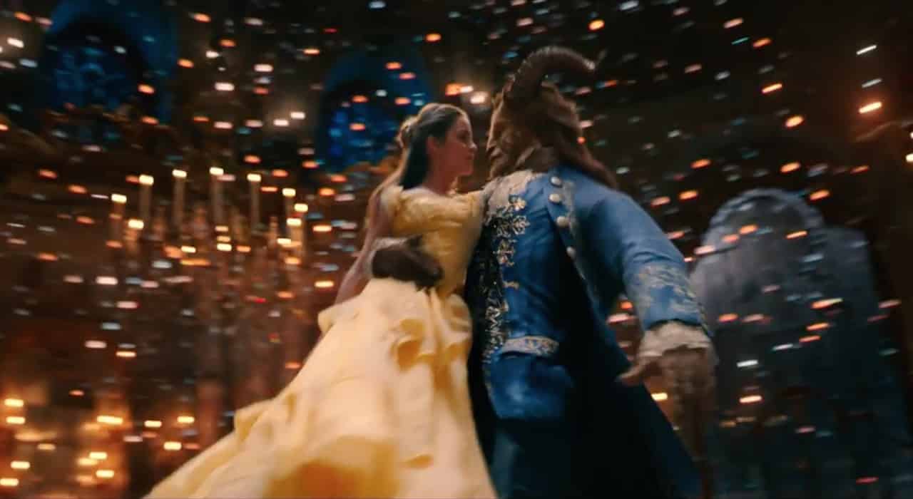 La Bella e La Bestia: nuova clip del live-action Disney, dal titolo “Lumiere Plots Romance”