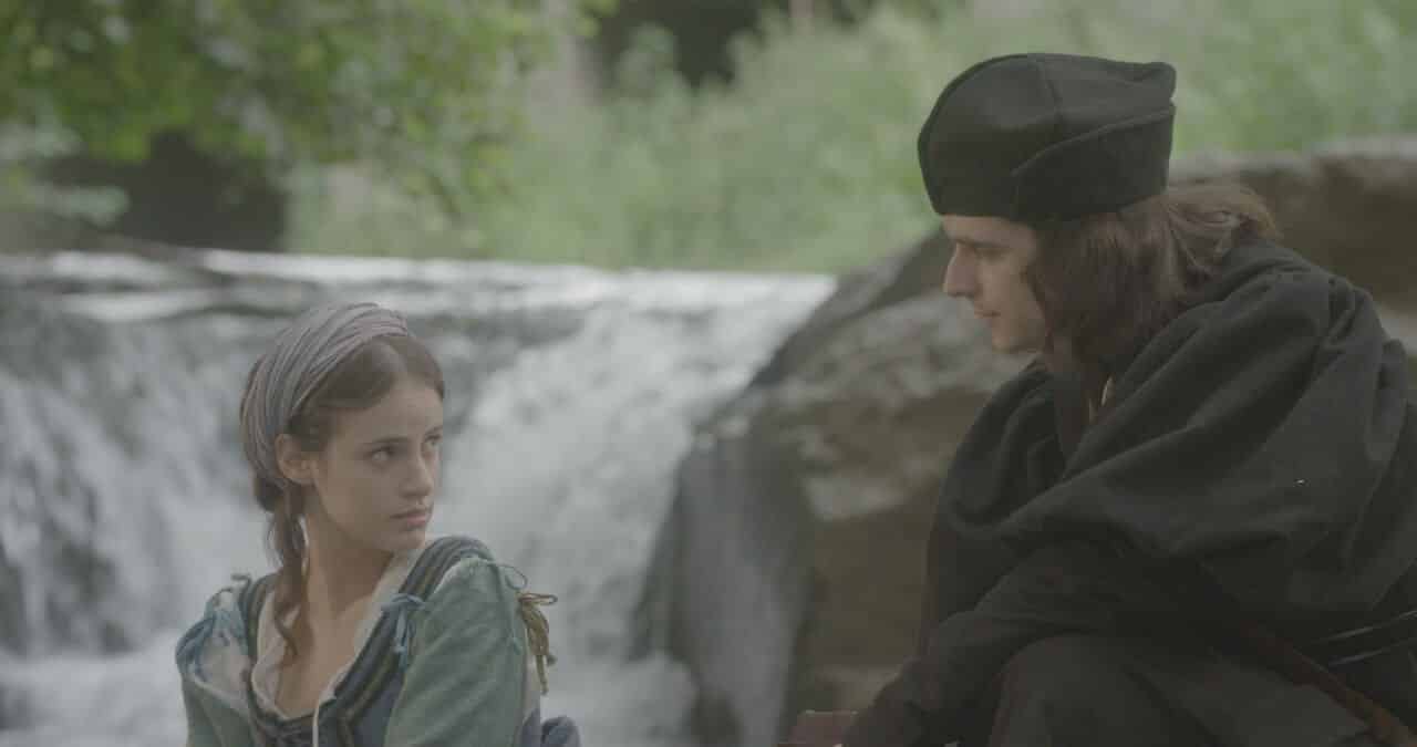 Angela Curri e Flavio Parenti in una scena del film tratta dall'opera Raffaello e la Fornarina sullo sfondo di Castel Sant'Angelo 