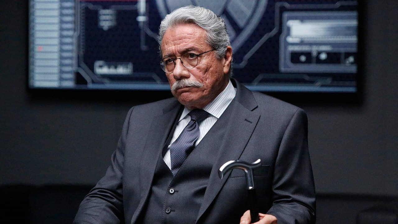 The Predator: Edward James Olmos di Blade Runner si aggiunge al cast del reboot