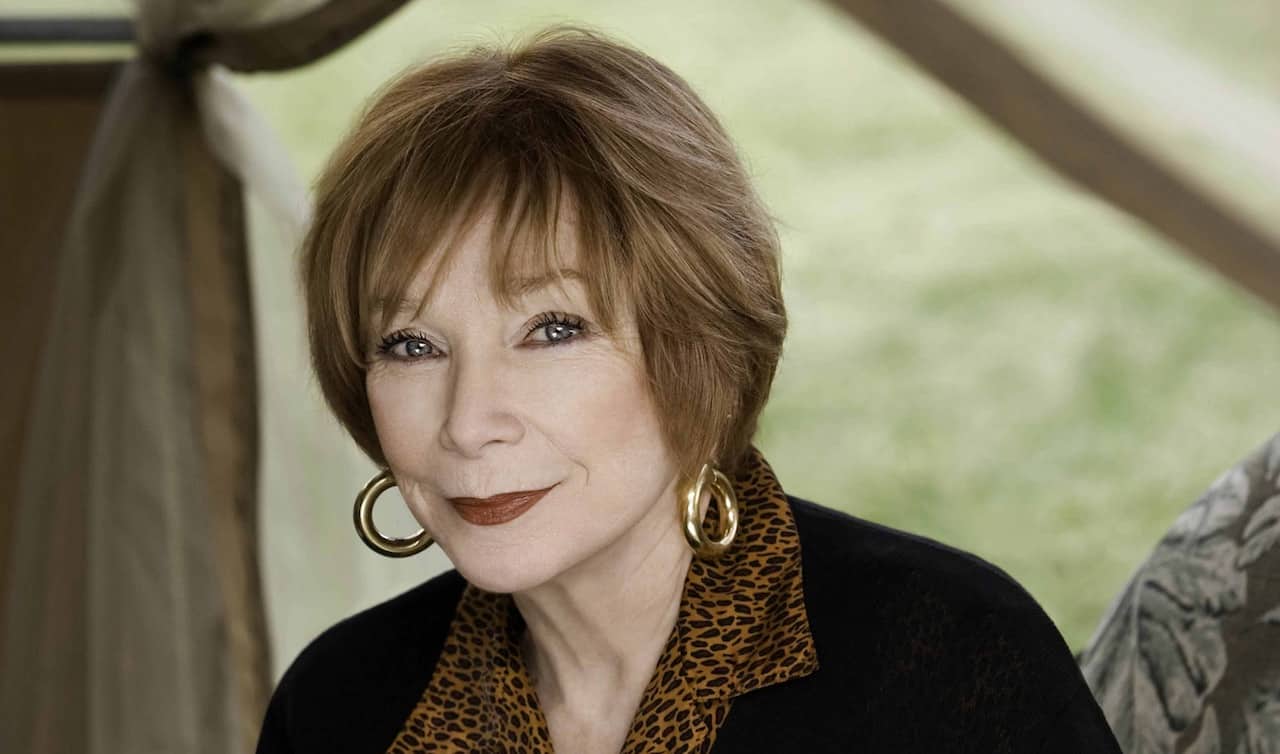 Adorabile nemica: rivelato il poster italiano del film con Shirley MacLaine