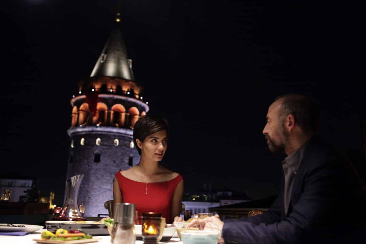 Rosso Istanbul: recensione del film di Ferzan Ozpetek