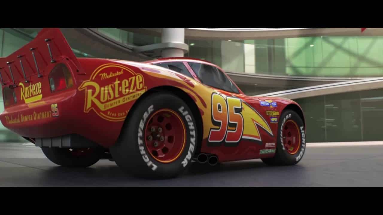 Cars 3: Saetta McQueen affronta la nuova generazione nello Sneak Peek italiano