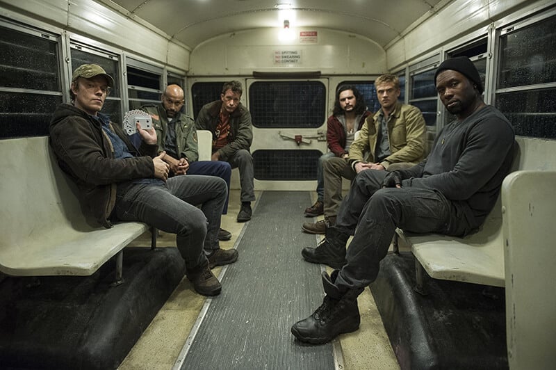 the predator foto thomas jane alfie allen