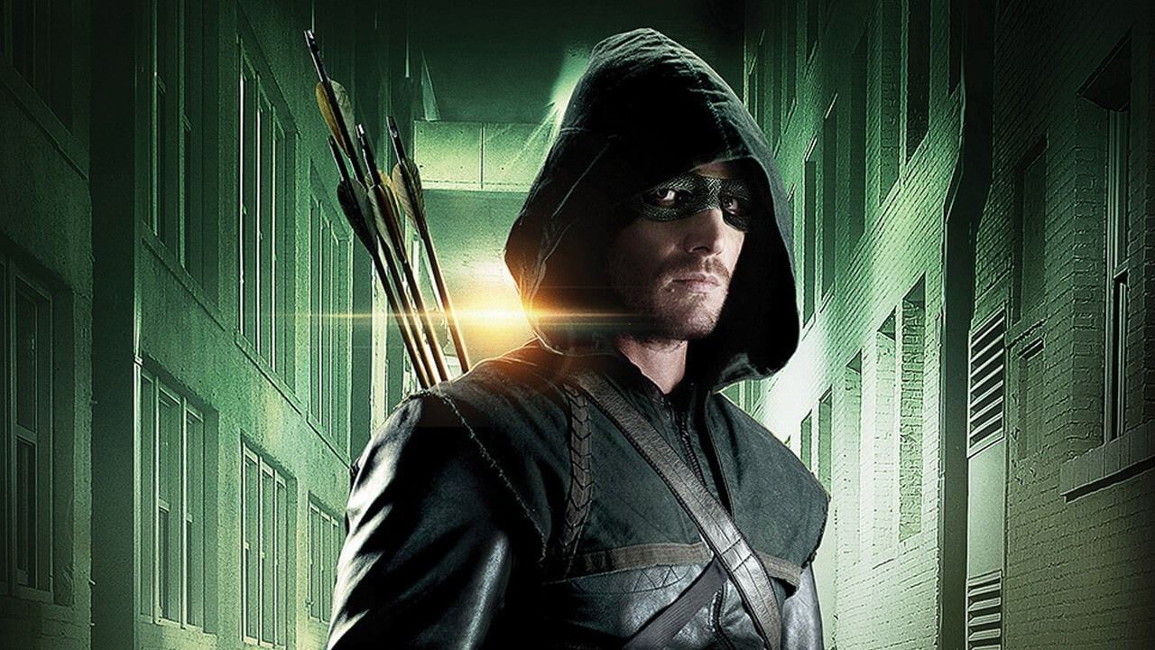 Arrow 5×21 – nelle nuove foto dal set Adrian Chase è uno psicopatico omicida