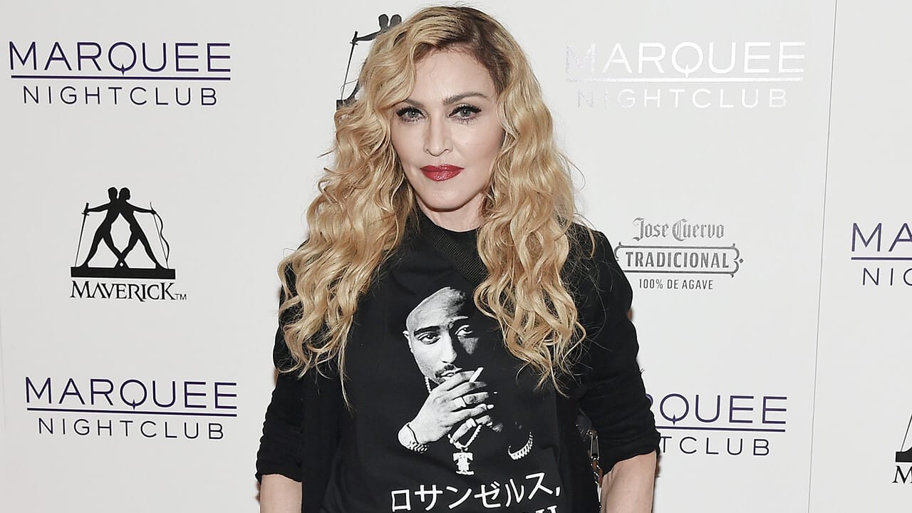 Madonna irriconoscibile sconvolge i fan: la cantante e attrice si trasforma annunciando una “vita nuova” [FOTO]