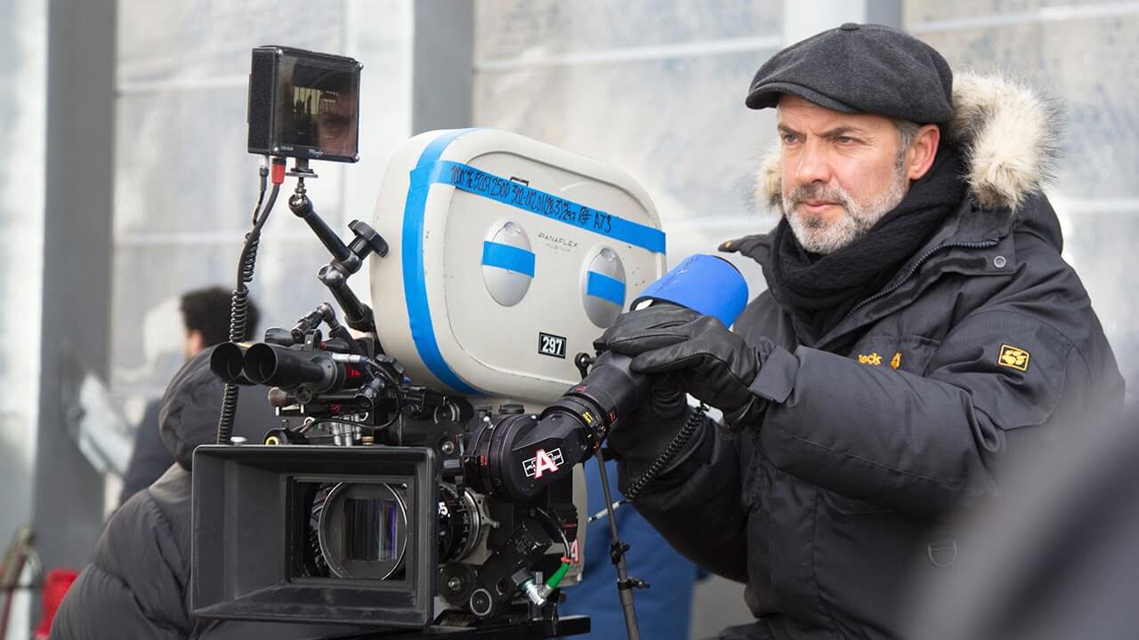 Sam Mendes interessato a dirigere My Favorite Thing Is Monsters