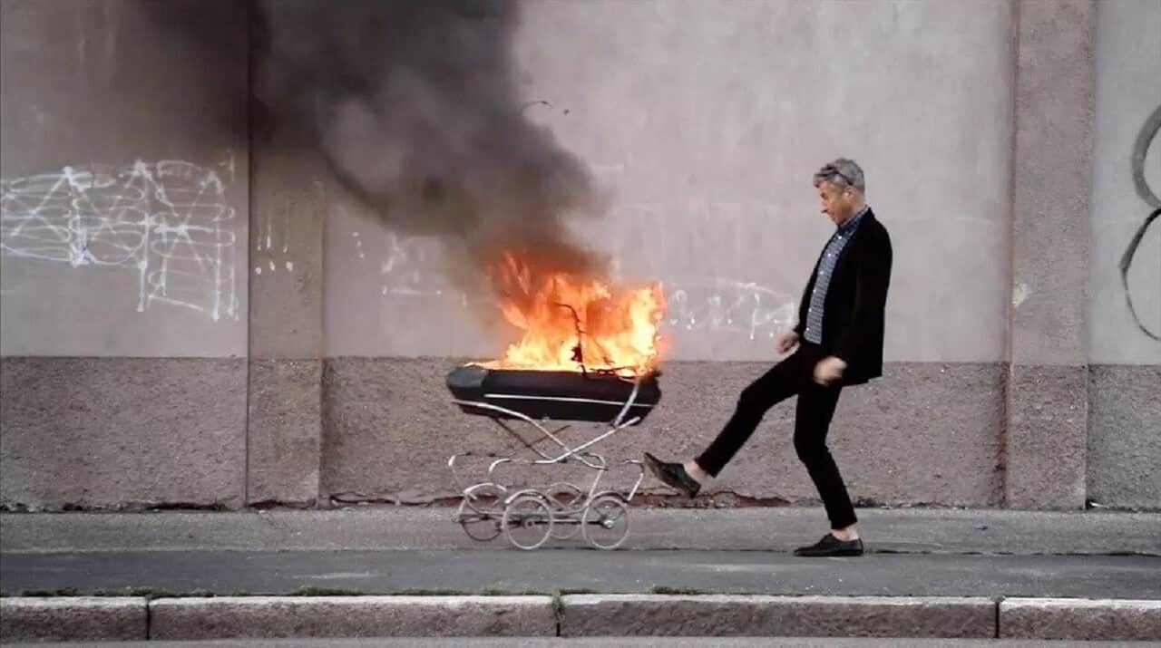 Be Right Back: il documentario su Maurizio Cattelan