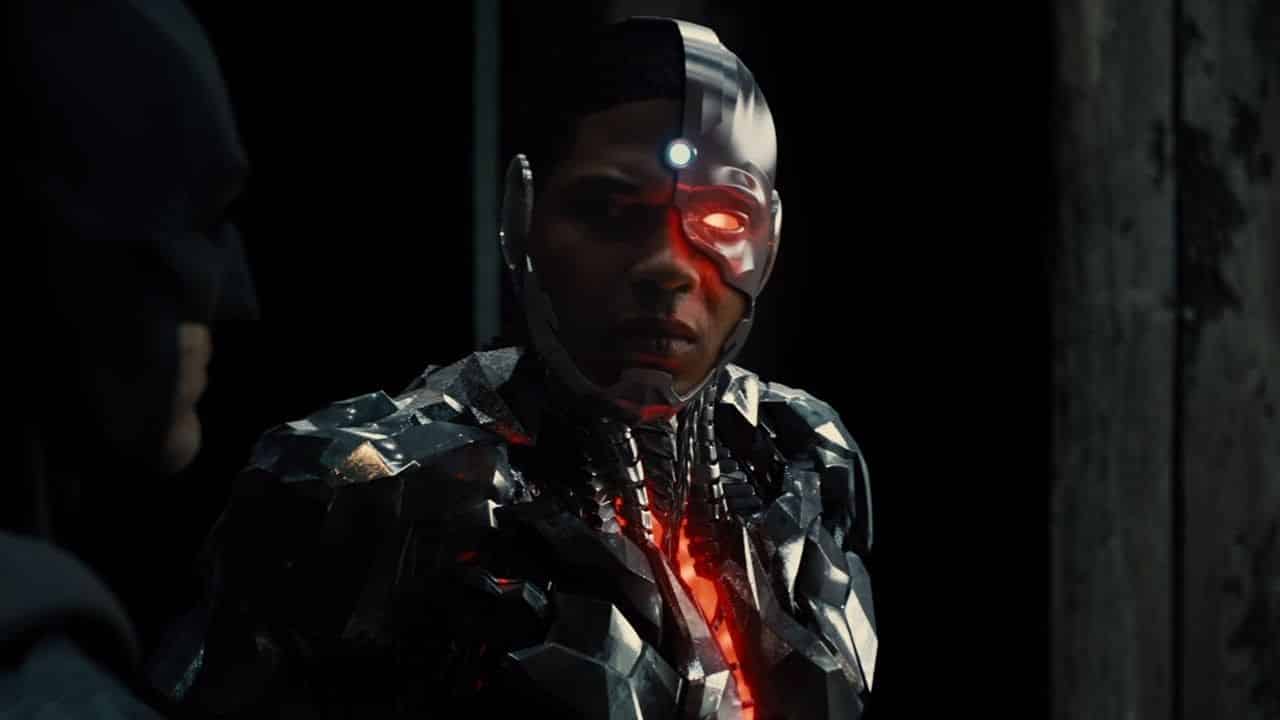 Justice League: Ray Fisher rivela la nuova action figure di Cyborg