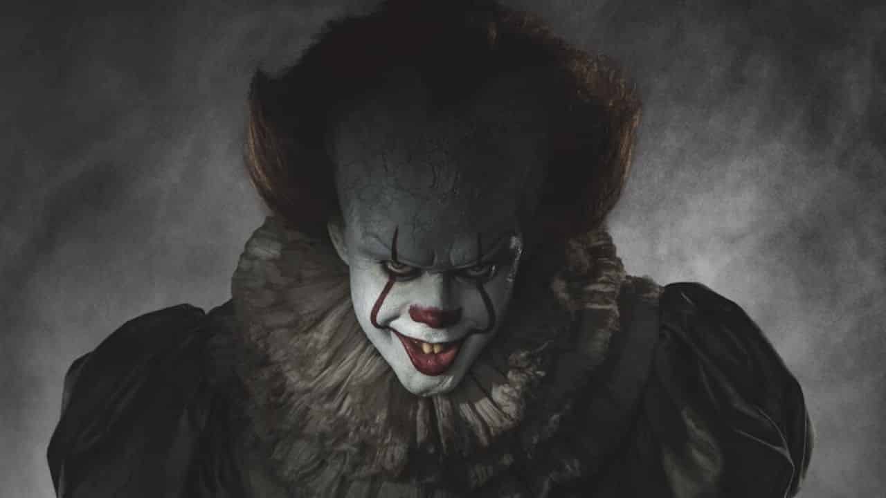 IT: il pagliaccio Pennywise in una clip dal film di Andy Muschietti