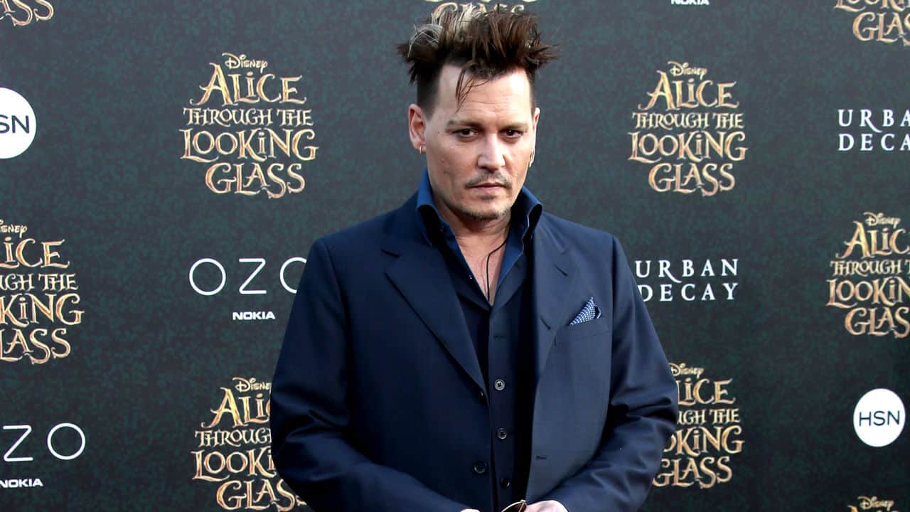 Johnny Depp e i passeggeri nelle foto di Assassinio sull’Orient Express