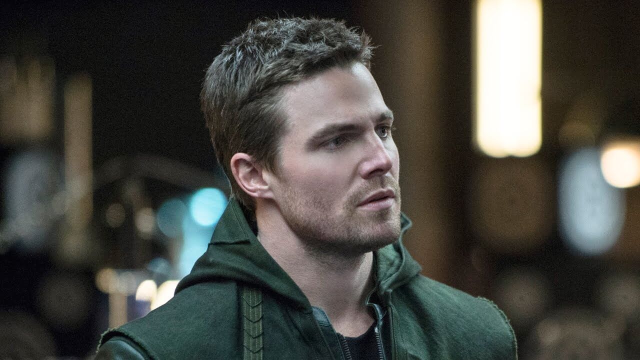 Stephen Amell anticipa un cameo a sorpresa nel finale di Arrow 5