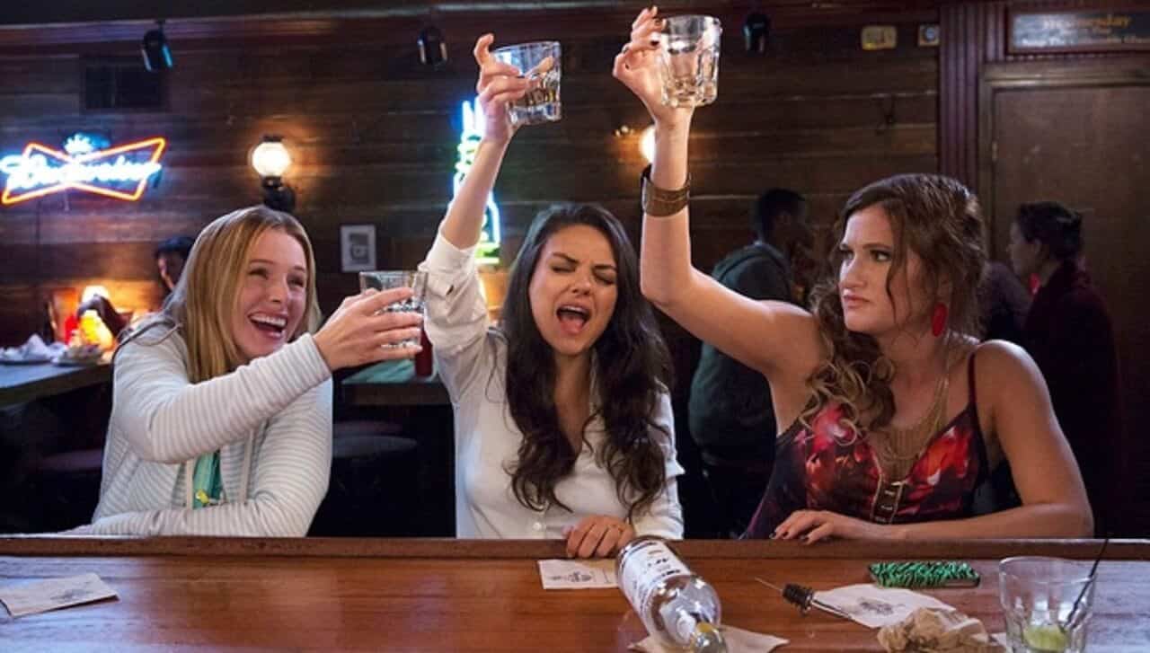 A Bad Moms Christmas: Mila Kunis e Kristen Bell in versione osé nel nuovo trailer red band