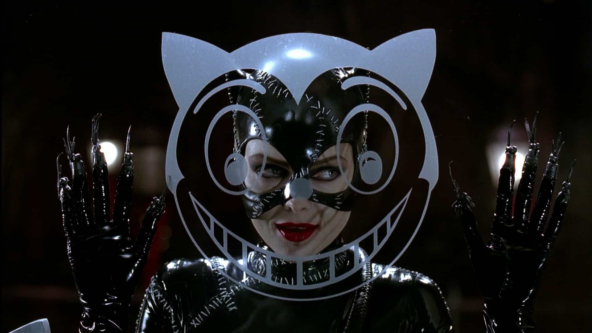 Michelle Pfeiffer: ‘In Batman Returns ho tenuto realmente un uccello vivo in bocca’