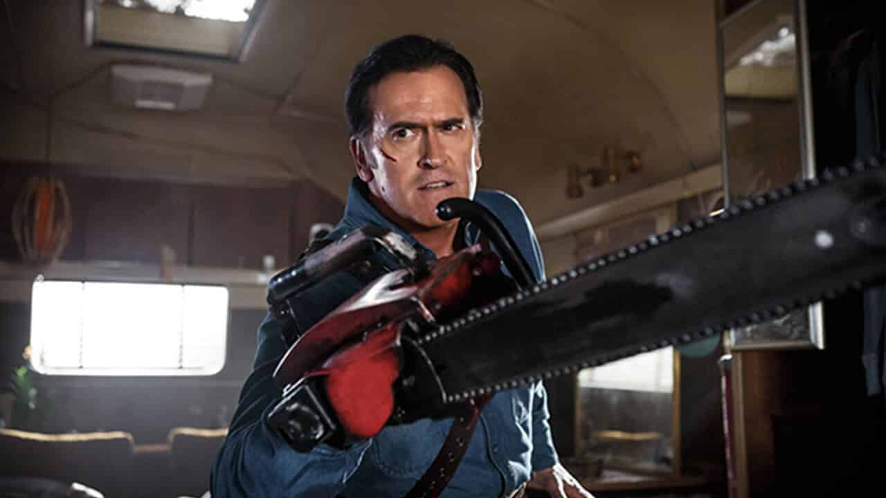 Ash vs Evil Dead 3: Bruce Campbell svela una sanguinosa foto dal set