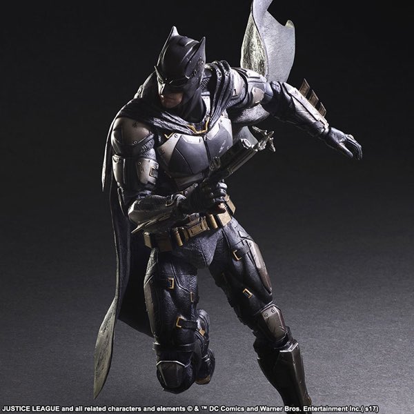 Justice League: l'action figure Square Enix di Batman con il nuovo costume