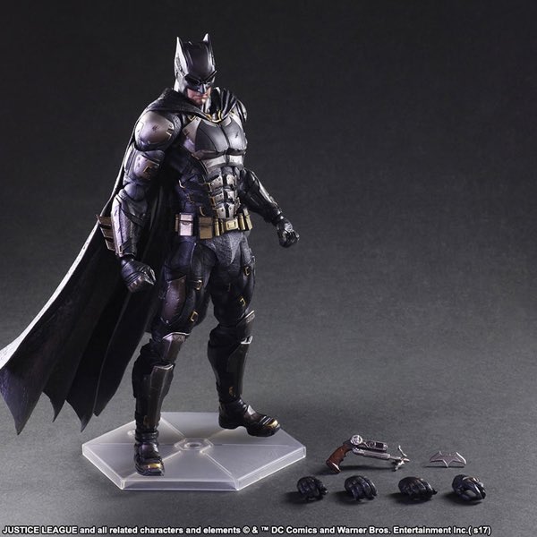 Justice League: l'action figure Square Enix di Batman con il nuovo costume