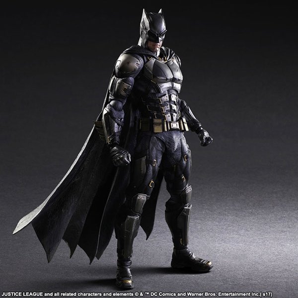 Justice League: l'action figure Square Enix di Batman con il nuovo costume