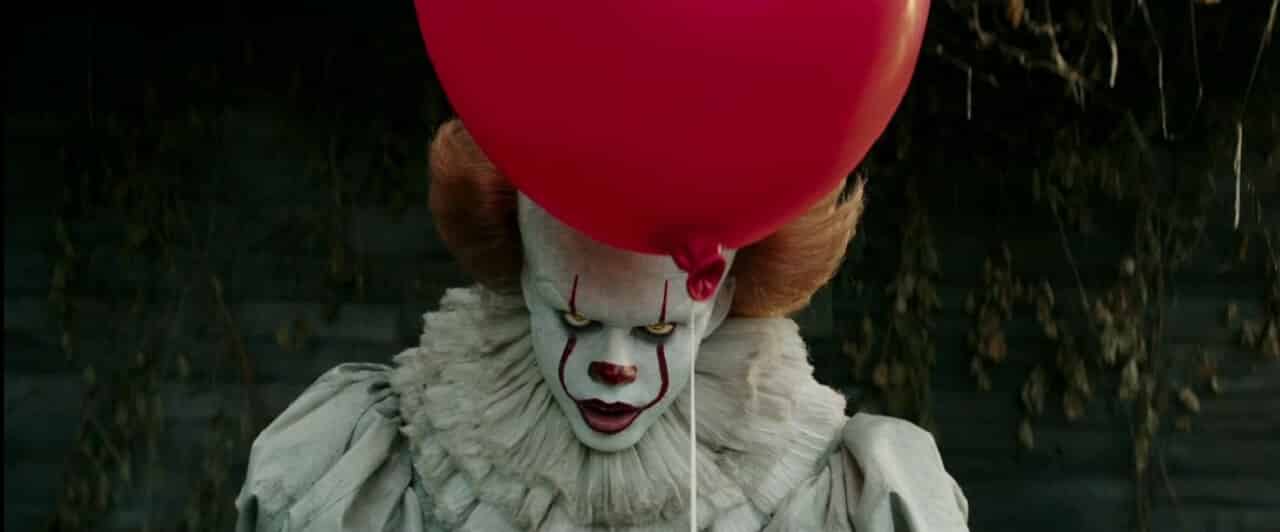 IT: Pennywise sempre più inquietante nella nuova immagine col palloncino