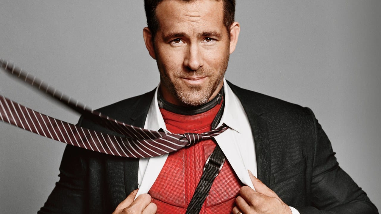 Ryan Reynolds condivide una foto di Deadpool vs Elf on a Shelf