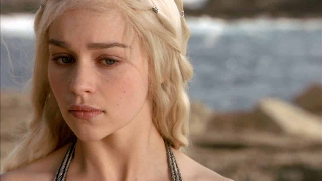 Emilia Clarke e Chewbacca in un video dal set di Han Solo