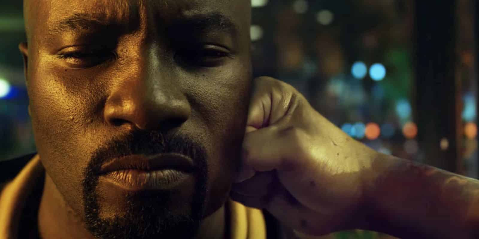 Luke Cage 2: Mike Colter cammina per le strade di Brooklyn nel nuovo video