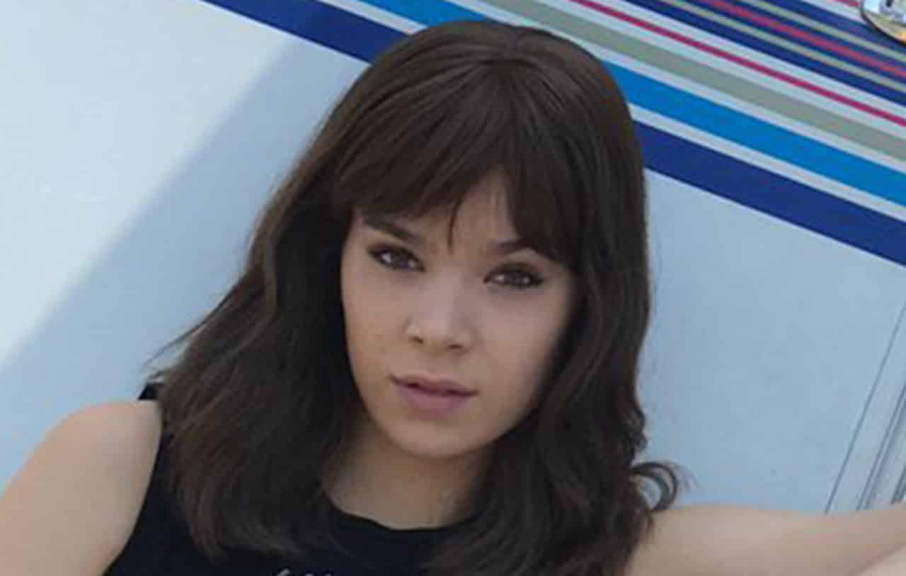 Hailee Steinfeld sul set di Bumblebee, spin-off di Transformers [FOTO]