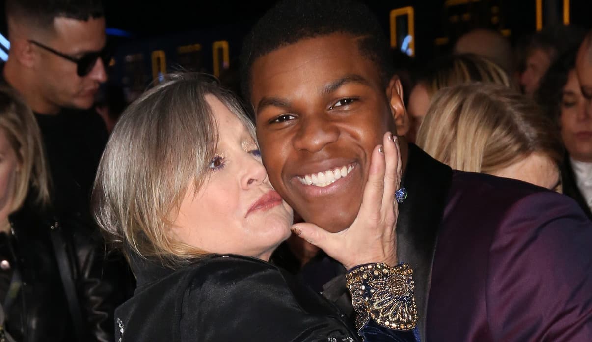 John Boyega: “In Gli ultimi Jedi c’è un addio speciale a Carrie Fisher”