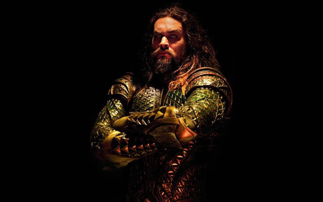 Justice League: il costume di Aquaman in una clip dal Blu-ray