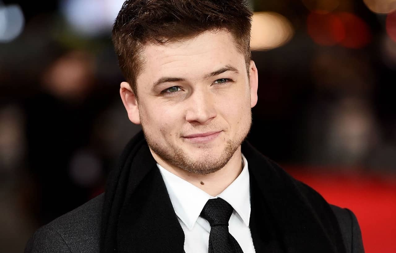 A Private War: Taron Egerton raggiunge Rosamund Pike nel cast del film