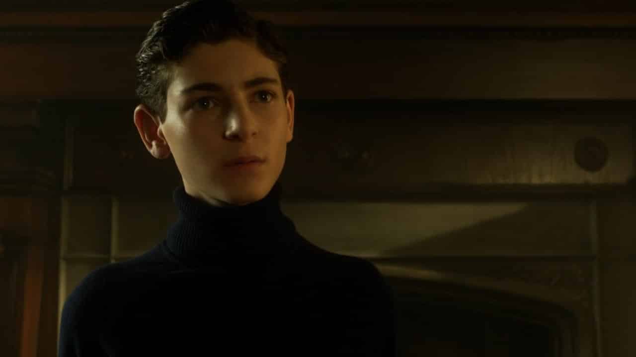 David Mazouz diventa il Cavaliere Oscuro nei banner di Gotham 4