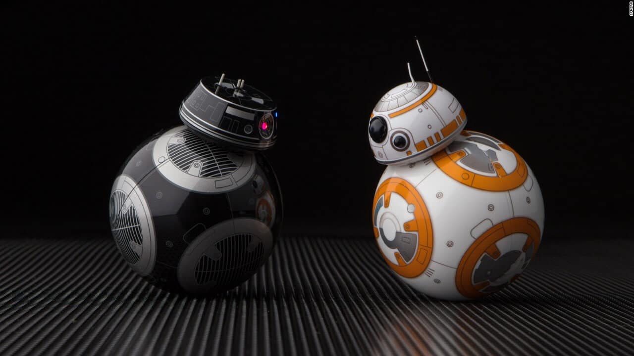 Star Wars: Gli ultimi Jedi – nella nuova clip BB-8 contro BB-9E