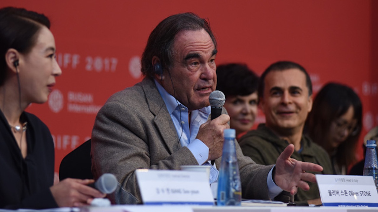 Oliver Stone: “meglio attendere il processo prima di giudicare Harvey Weinstein”