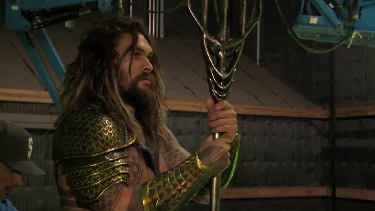 Aquaman: Jason Momoa ha una nuova armatura in un video dal set