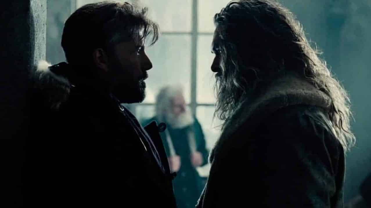 Batman impugna il tridente di Aquaman nella foto di Justice League