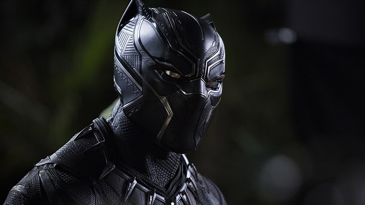 Black Panther: un costume luminoso nella nuova promo art