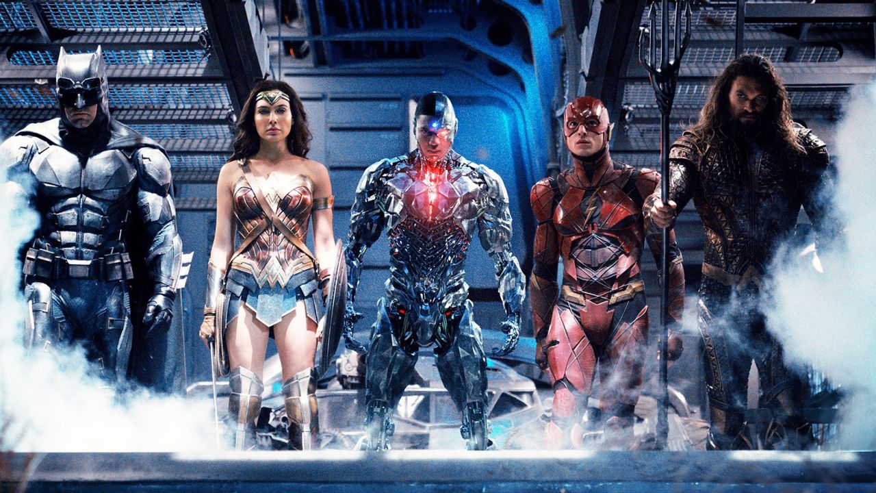 Justice League: nel poster cinese gli eroi uccidono X-Men e Avengers!