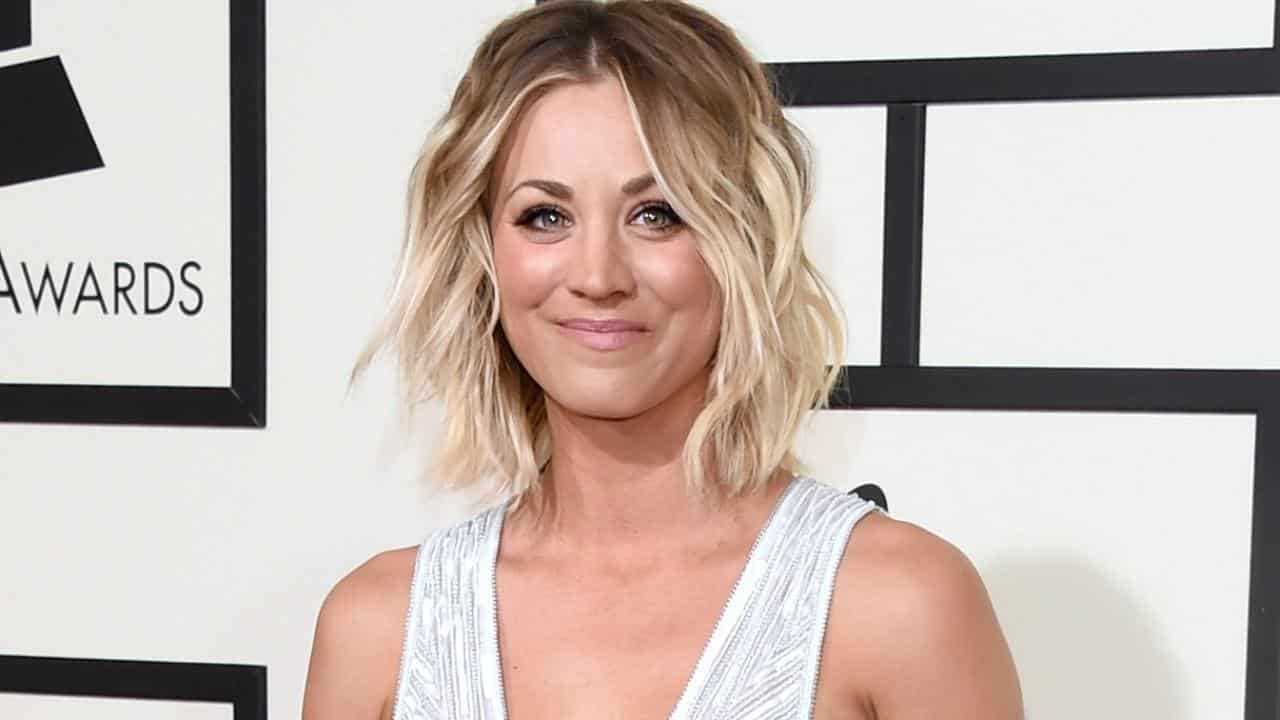 The Flight Attendant – Stagione 2: Kaley Cuoco si fa scappare qualcosina