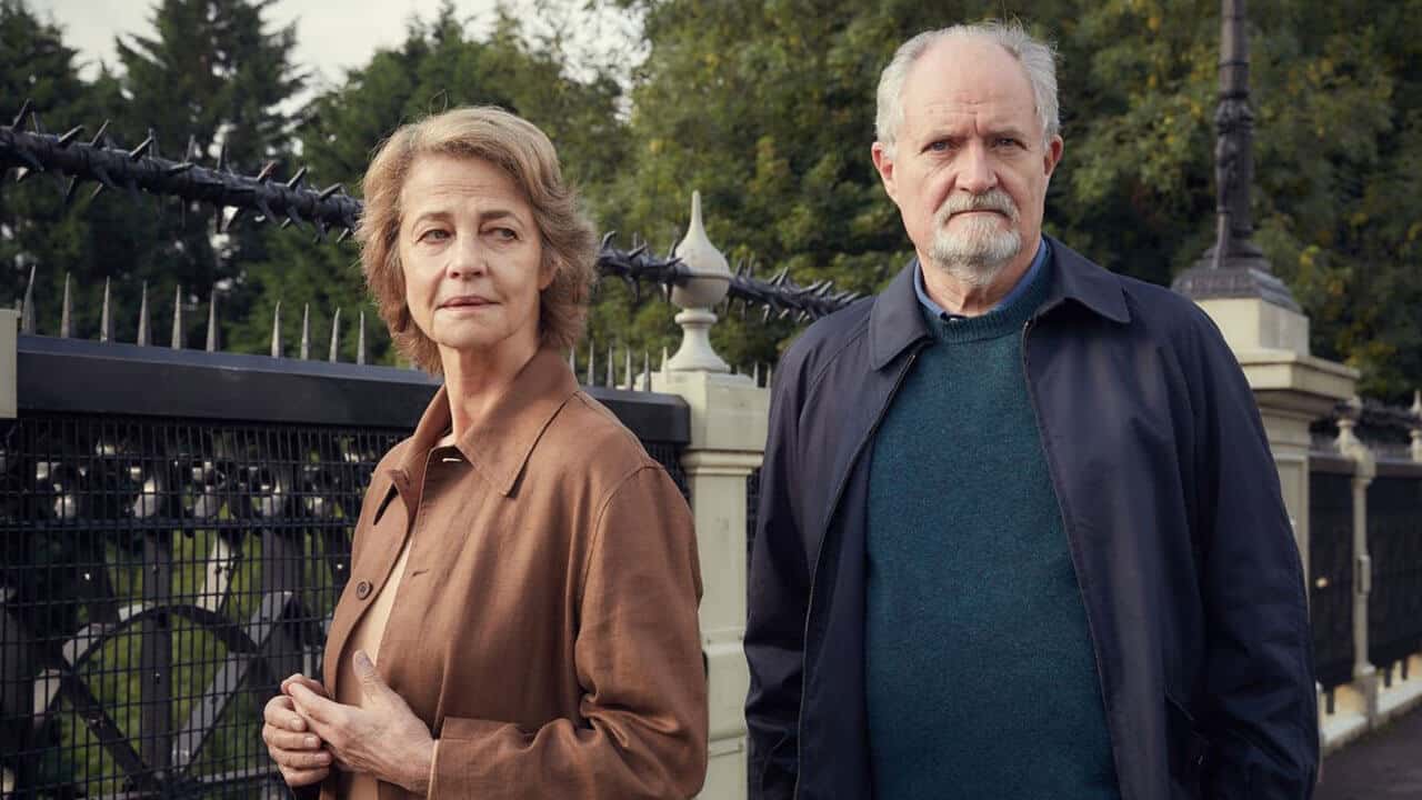 L’altra metà della storia: Jim Broadbent nella nuova clip del film